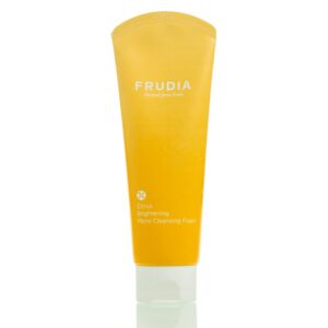 Осветляющая пенка с цитрусовым экстрактом Frudia Citrus Brightening Micro Cleansing Foam (145 мл) – Купити в Україні Ulitka Beauty