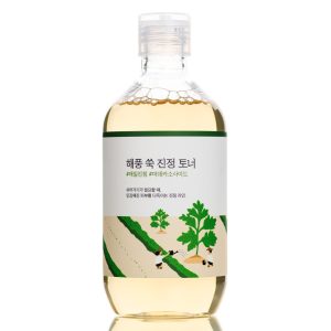Успокаивающий тонер с морской полынью ROUND LAB Mugwort Calming Toner (300 мл) – Купити в Україні Ulitka Beauty Успокаивающий тонер с морской полынью ROUND LAB Mugwort Calming Toner (300 мл) – Купити в Україні Ulitka Beauty
