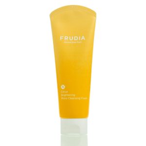 Осветляющая пенка с цитрусовым экстрактом Frudia Citrus Brightening Micro Cleansing Foam (145 мл) – Купити в Україні Ulitka Beauty